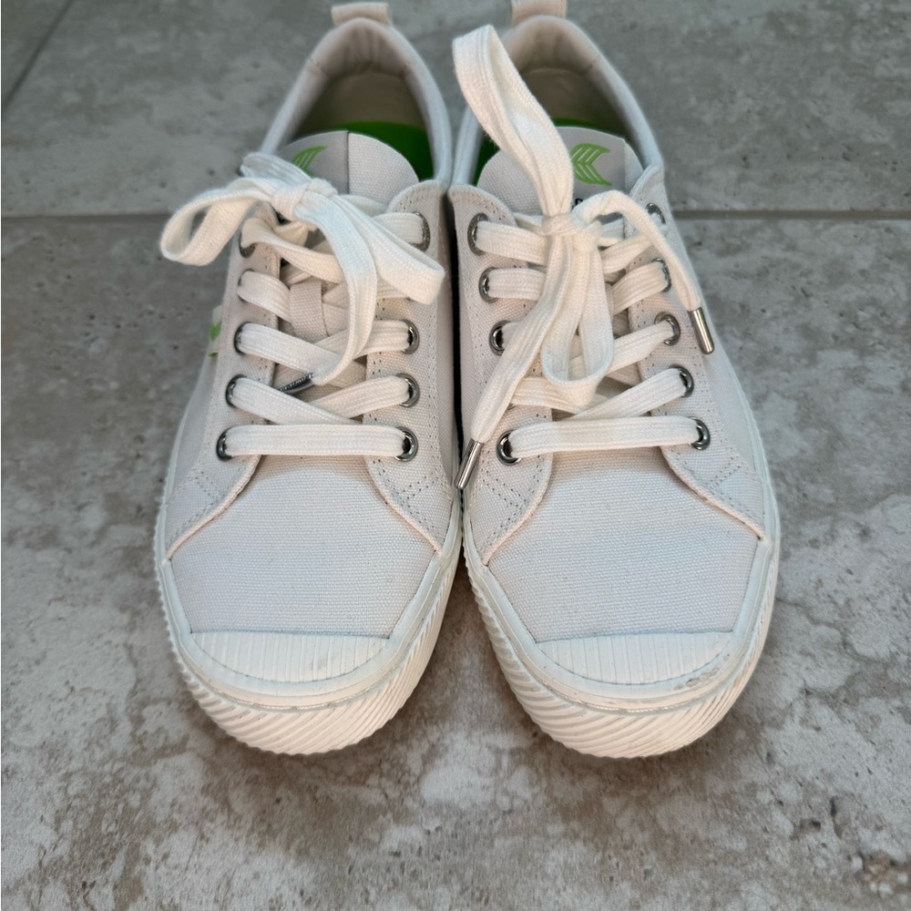 Cariuma White OCA Low Canvas Sneakers Size 7.5 - Picture 2 of 4